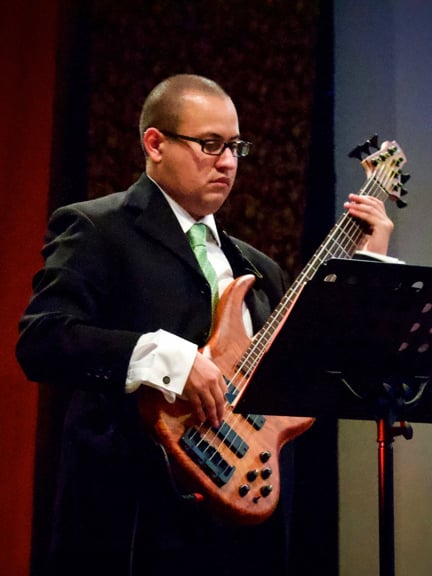 Daniel Menjívar playing Electric Bass