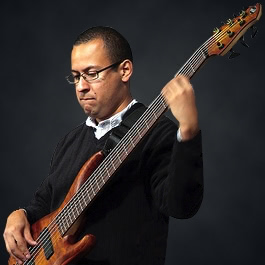 Daniel Menjívar playing Electric Bass